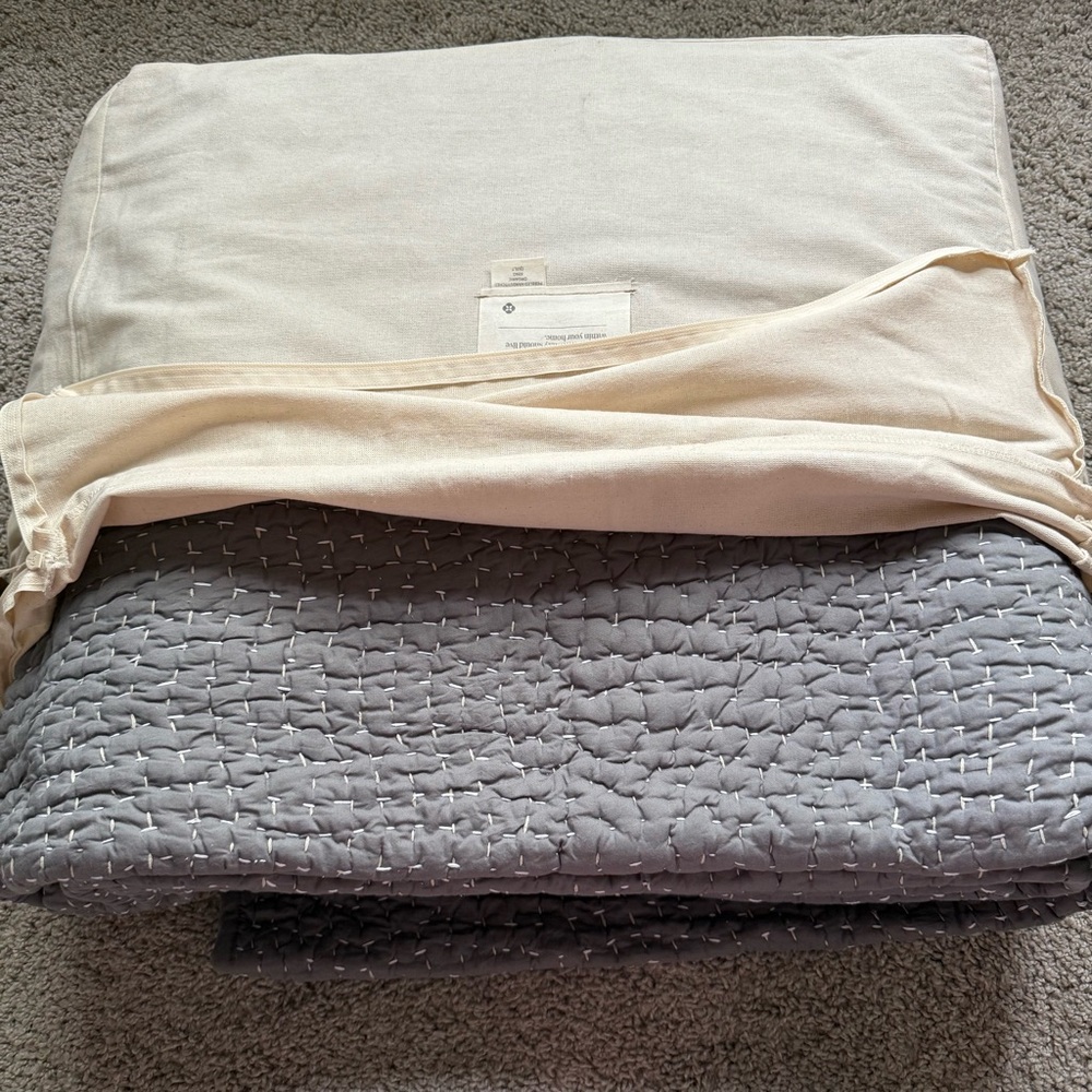 COYUCHI PEBBLED HANDSTICHED ORGANIC COTTON QUILT KING